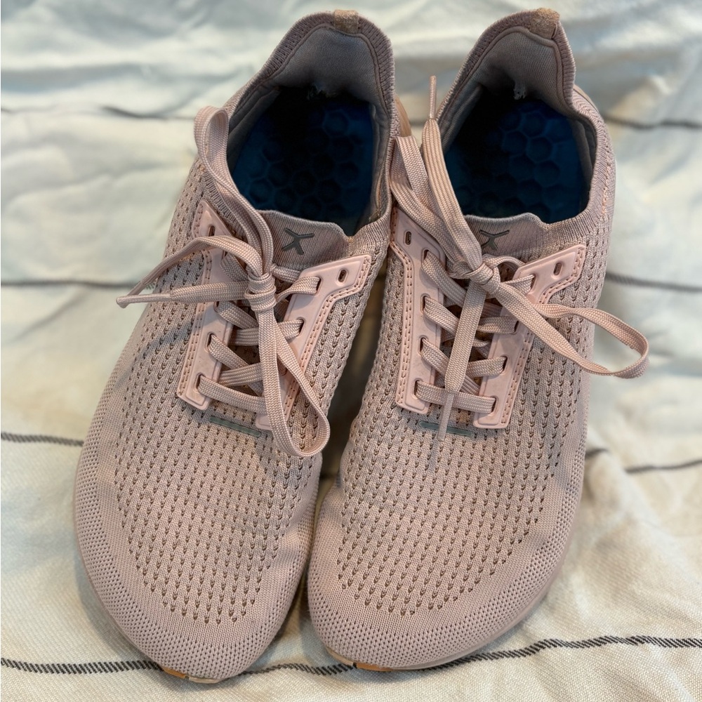 Blush Pink Flux Adapt Runners W8.5